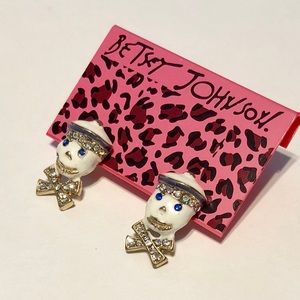 Skully by Betsey Johnson 💀